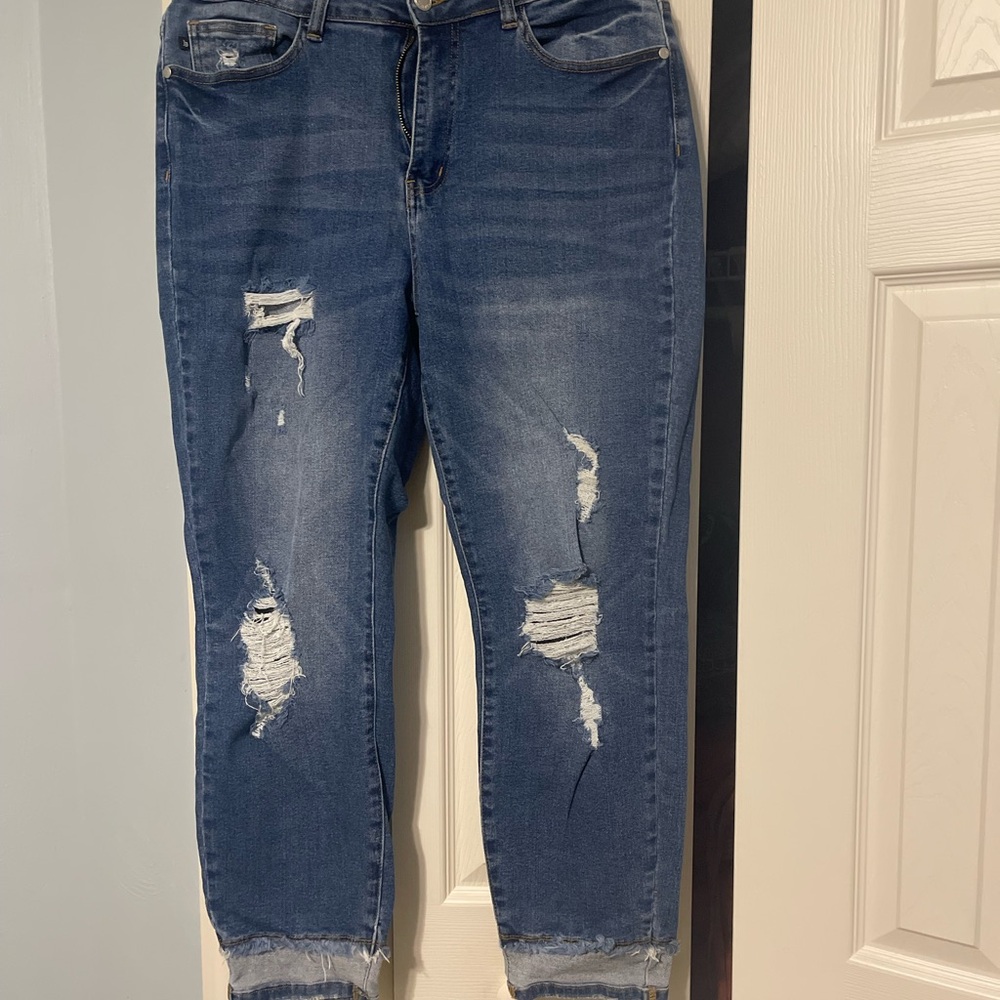 Judy Blue Ripped Ankle Jeans in Dark Blue